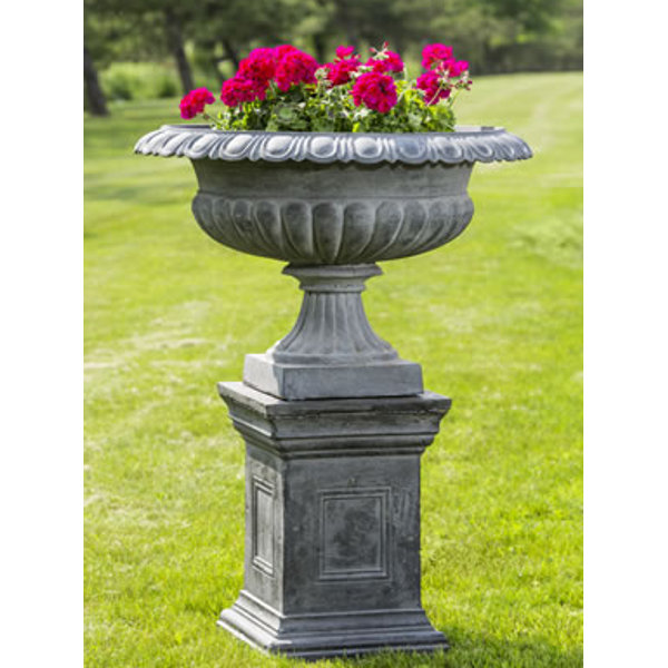 7231325 Stafford Urn on 7241385 Daventry Pedestal-Lead