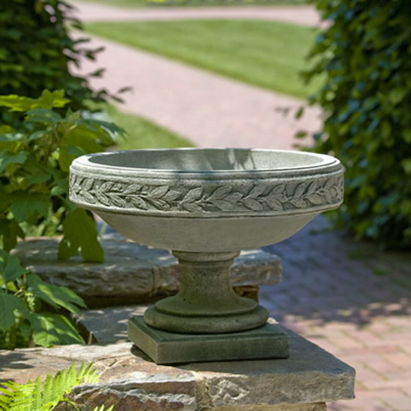 P-466 Longwood Laurel Banded Urn